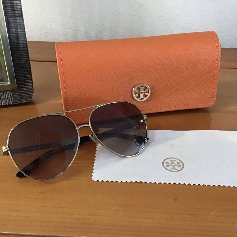 Tory Burch Kira Gold Aviator Sunglasses TY 6078 with Orange Case